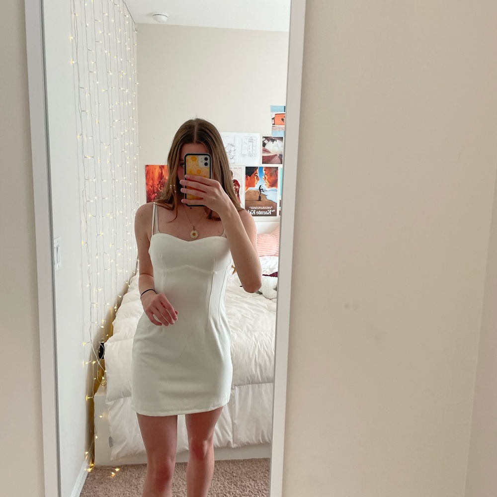 😇😇😇HELLO MOLLY WHITE BODYCON DRESS